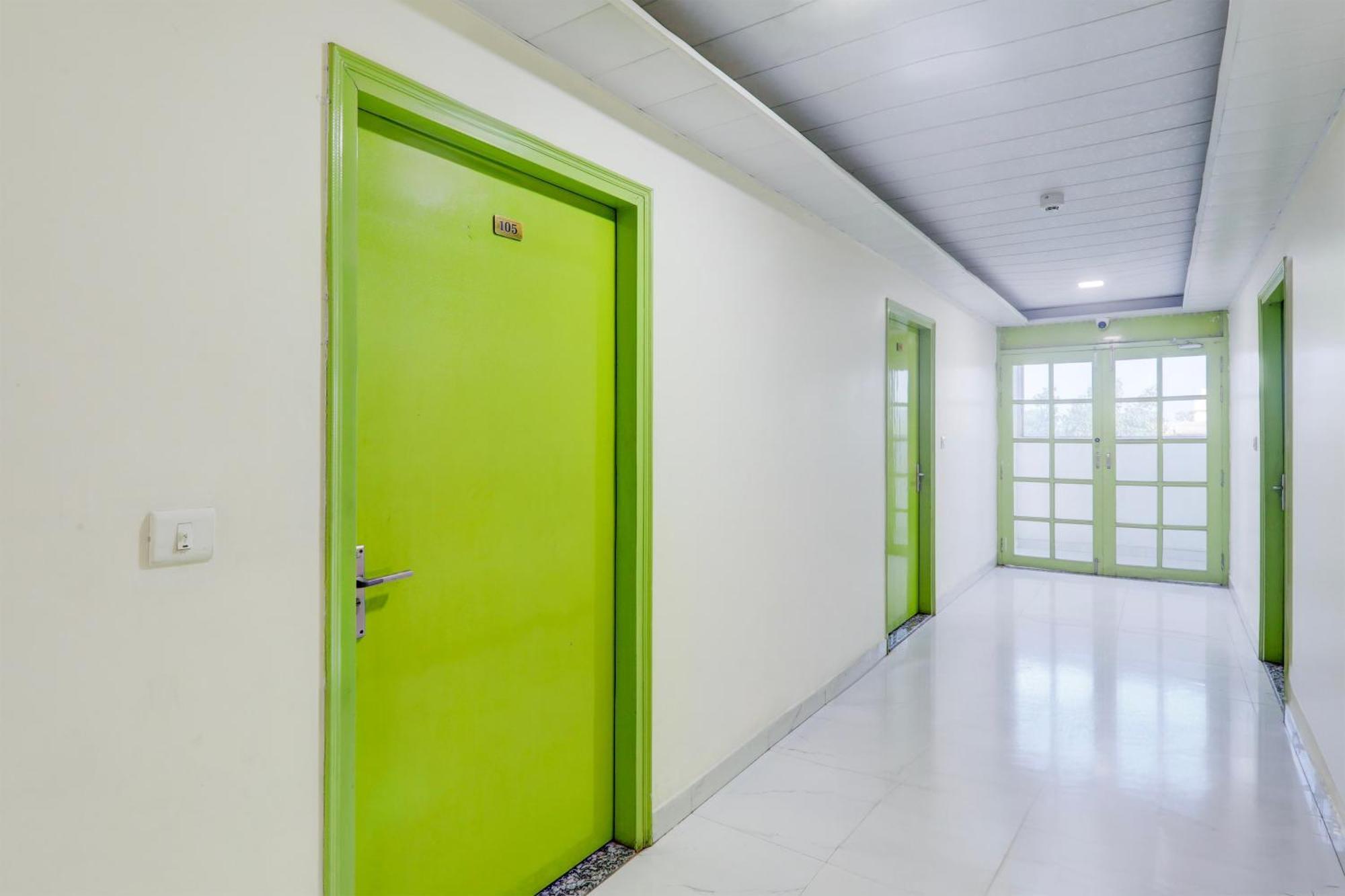 Super Hotel O Banthara Near Airport Banthra Sikandarpur Luaran gambar